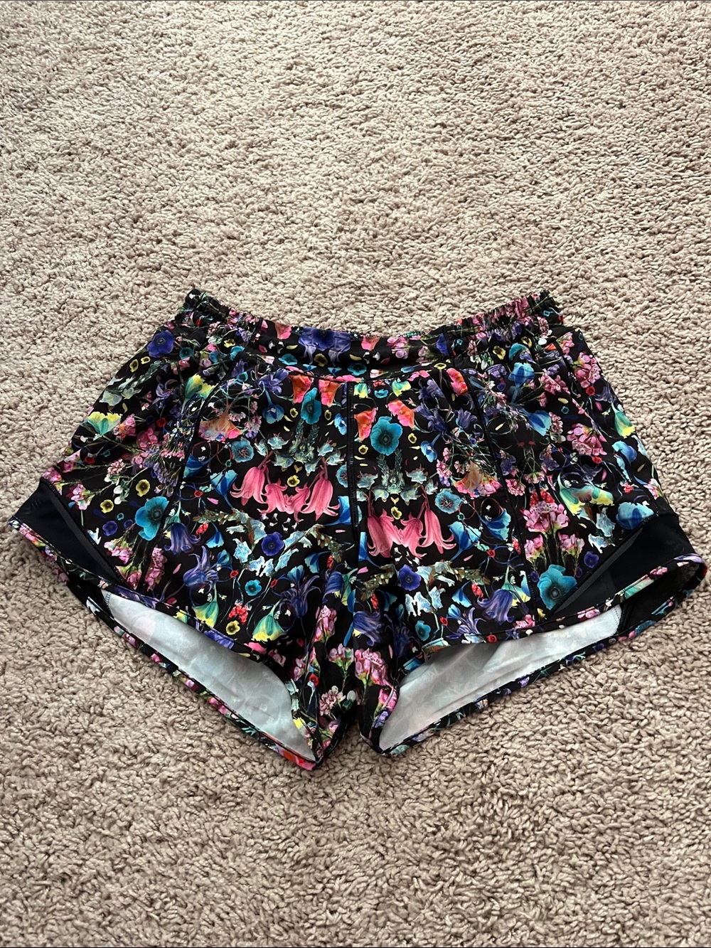 lululemon athletica Hotty Hot Low-Rise Lined Black Floral Print Athletic Shorts